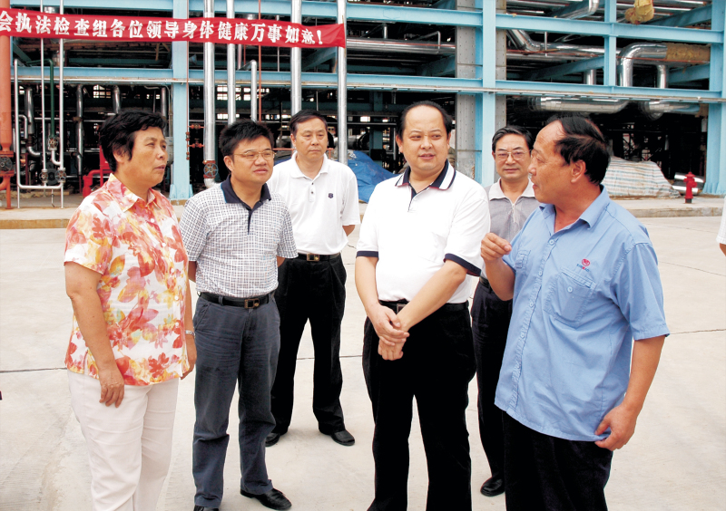 2008年9月10日，湖北省人大常委副主任蔣大國來公司，對公司《勞動合同法》實施情況進(jìn)行檢查